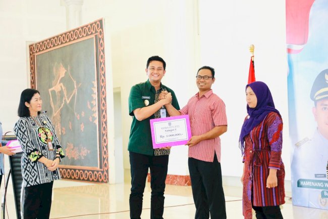 Bupati Klaten Serahkan Peningkatan Kesejahteraan Bagi GTT/PTT Tahun Anggaran 2025
