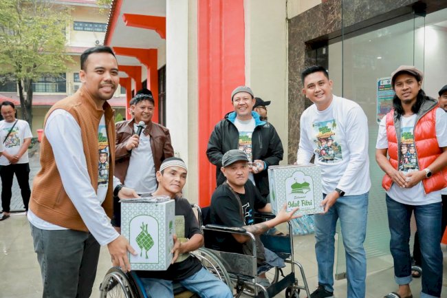 Jelang Lebaran, Bupati & Wabup Klaten Bagikan Ratusan Bingkisan ke Pengemudi Ojek Online