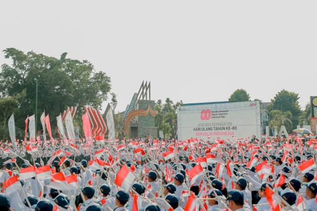 Ribuan Siswa Klaten Ikuti Aubade HUT ke-80 RI