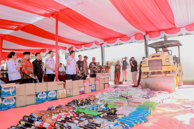 Pemusnahan Ribuan Botol Miras di Klaten Bupati Tegaskan Komitmen Berantas Pelanggaran