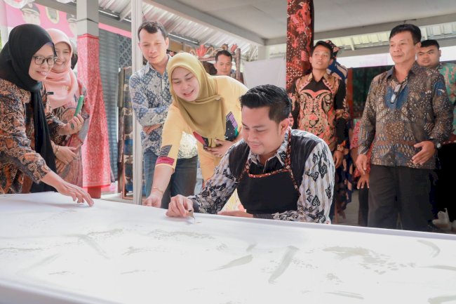 Bupati Klaten Buka Batik Klaten Minifest dan Launching Aplikasi Sikendi v.2