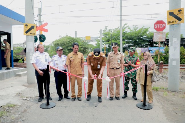 Bupati Klaten Resmikan Palang Perlintasan Sebidang KA di Pokak Ceper dan Taji Prambanan