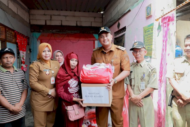 Bupati Klaten Tinjau Langsung Rumah Warga Korban Angin Kencang di Wonosari Trucuk