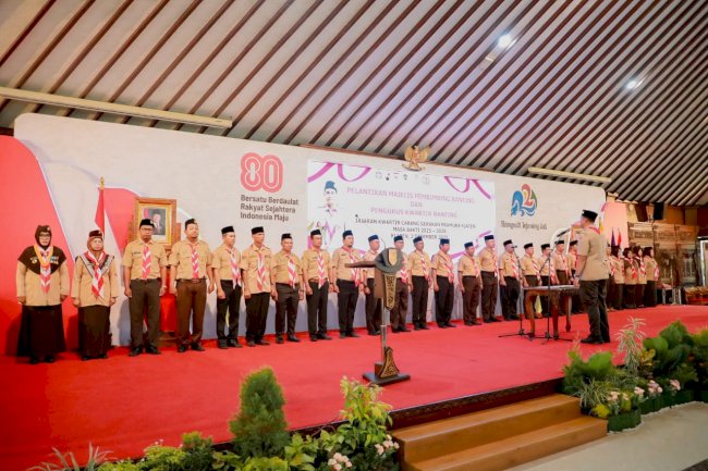 Kak Hamenang Kukuhkan 13 Kwarran dan Mabiran Kwarcab Pramuka Klaten Masa Bhakti 2025–2030