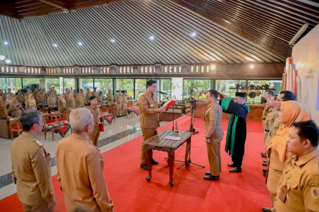 Bupati Klaten Kukuhkan dan Ambil Sumpah Pejabat Inspektorat Kabupaten Klaten