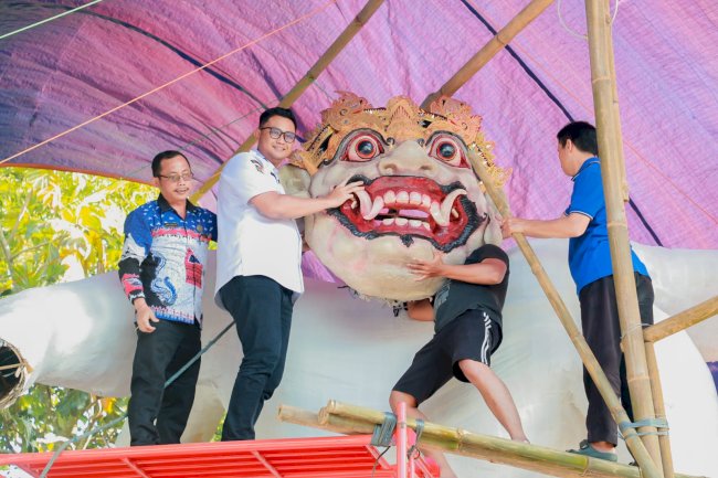 Bupati Klaten Ikuti Pemasangan Kepala Ogoh-ogoh di Tambakan Jogonalan