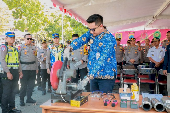 Forkopimda Klaten Kembali Musnahkan Barang Bukti Miras dan Knalpot Tidak Sesuai Spesifikasi