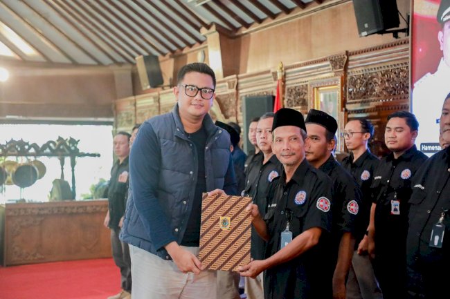 Bupati Klaten Kukuhkan “Sedulur Ambulan”, Perkuat Sinergi Layanan Kesehatan dan Kemanusiaan