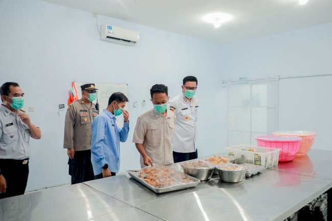 Bupati Klaten Tinjau Dugaan Keracunan Siswa, SPPG Sorogaten Ditutup Sementara