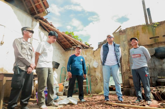 Bupati Klaten Respon Cepat Aduan Warga, Tinjau Rumah Roboh di Nglinggi 