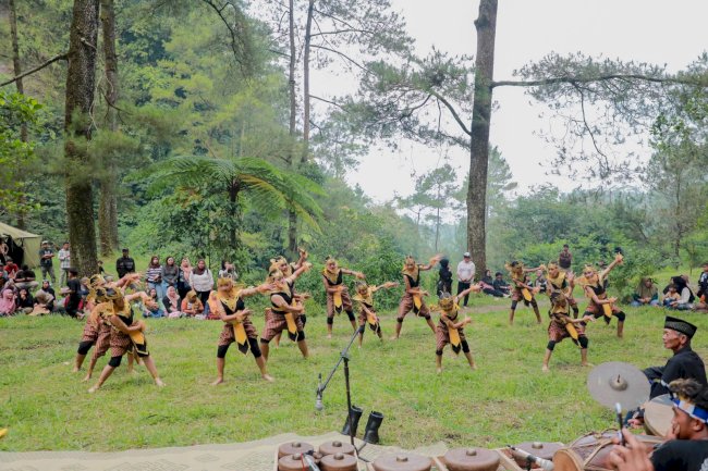 Hadiri Kirab Pagar Banyu, Bupati Klaten Dorong Kampung Siluman Jadi Destinasi Wisata Konservasi Unggulan