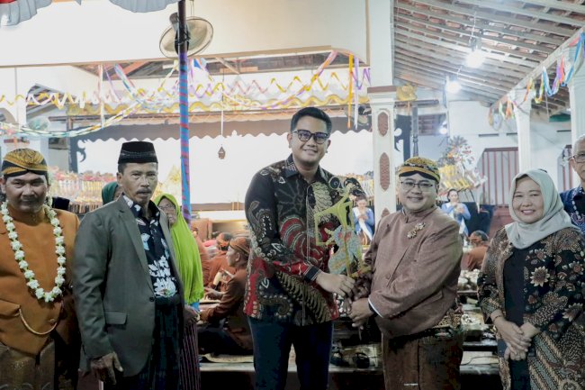 Ribuan Apem Dibagikan, Bupati Klaten Apresiasi Tradisi dan Guyub Warga Bulurejo