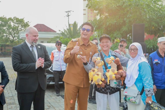 Bupati Klaten Sambut Kepulangan Jamaah Haji Kloter 61 di Grha Bung Karno