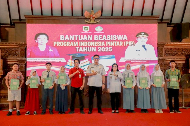 Bupati Klaten Serahkan Bantuan Program Indonesia Pintar kepada 972 Siswa