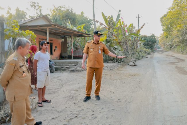 Bupati Klaten Tinjau Jalan Rusak di Dukuh Gulangan, Perbaikan Segera Dimulai