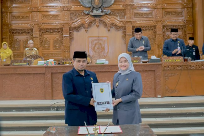 Plt Bupati Klaten Sampaikan Jawaban atas Pandangan Fraksi DPRD terhadap Dua Raperda