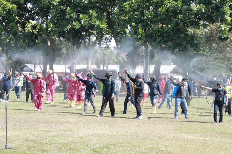 Kabupaten Klaten kembali catatkan rekor Muri dengan penyemprotan eco enzyme menggunakan 60.000 sprayer ke udara serentak