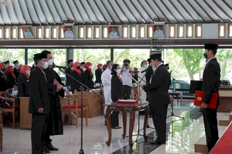 Wakil Bupati Klaten melantik 96 Pegawai Negeri Sipil dalam jabatan fungsional pertama di lingkungan Pemerintah Kabupaten Klaten