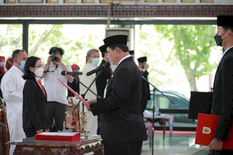 Wakil Bupati Klaten melantik 96 Pegawai Negeri Sipil dalam jabatan fungsional pertama di lingkungan Pemerintah Kabupaten Klaten