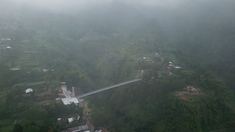 Didampingi Bupati Klaten, Ketua DPR RI Resmikan Secara Langsung Jembatan Gantung Girpasang