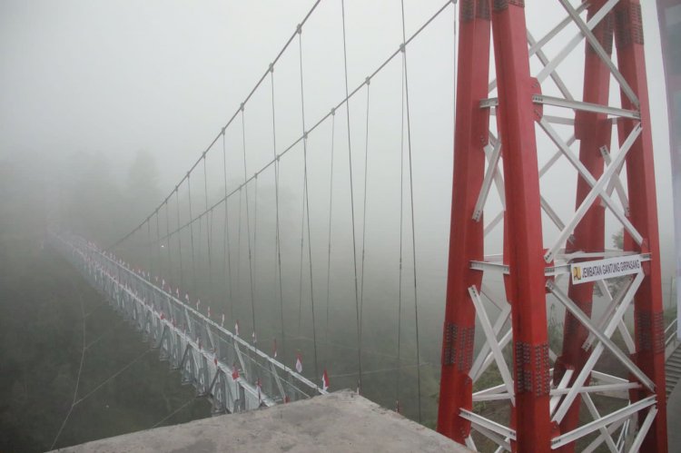 Didampingi Bupati Klaten, Ketua DPR RI Resmikan Secara Langsung Jembatan Gantung Girpasang