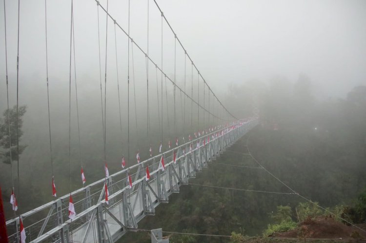 Didampingi Bupati Klaten, Ketua DPR RI Resmikan Secara Langsung Jembatan Gantung Girpasang