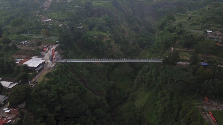 Didampingi Bupati Klaten, Ketua DPR RI Resmikan Secara Langsung Jembatan Gantung Girpasang