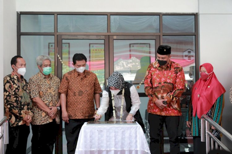 Bupati Klaten Resmikan Gedung Puskesmas Jambu Kulon Sekaligus Mencanangkan Vaksinasi Booster