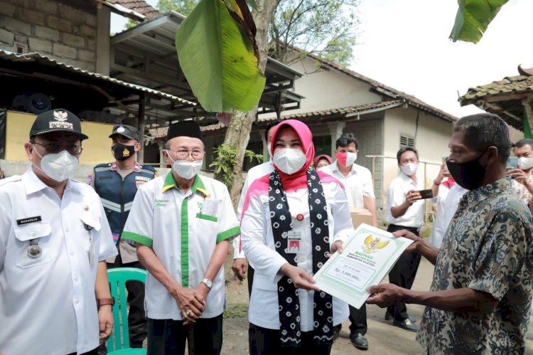 Bupati Klaten Berikan Bantuan Kepada Seorang Difabel di Manisrenggo, Klaten