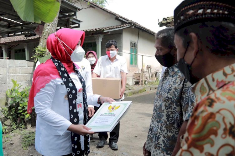 Bupati Klaten Berikan Bantuan Kepada Seorang Difabel di Manisrenggo, Klaten