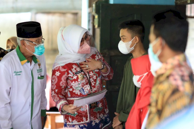 Wujud Kepedulian Pemkab Klaten, Bupati Klaten Serahkan Santunan Kepada Warga Desa Kebon, Bayat dan Desa Pacing, Wedi