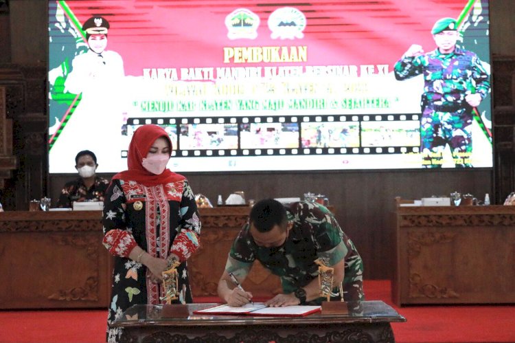 Bersama Dandim 0723 Klaten, Bupati Klaten Membuka Program Karya Bakti Mandiri Klaten Bersinar Ke XI