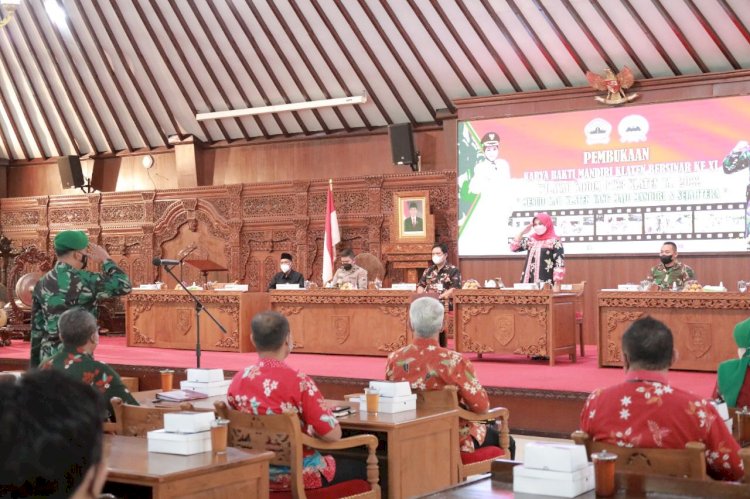 Bersama Dandim 0723 Klaten, Bupati Klaten Membuka Program Karya Bakti Mandiri Klaten Bersinar Ke XI