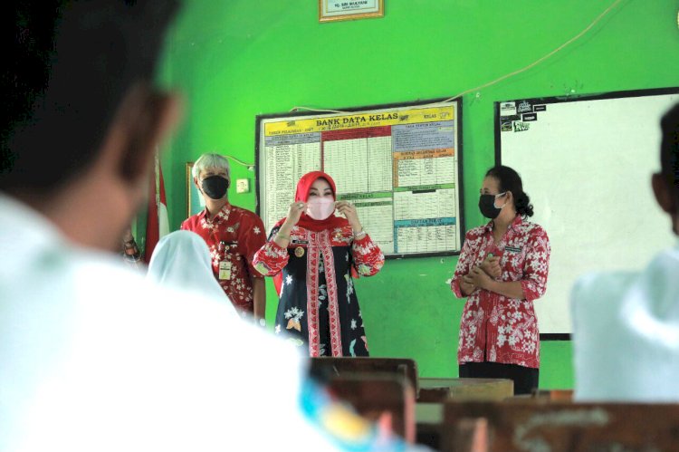 Monitoring PTM Secara Langsung, Bupati Klaten Tekankan Disiplin Prokes