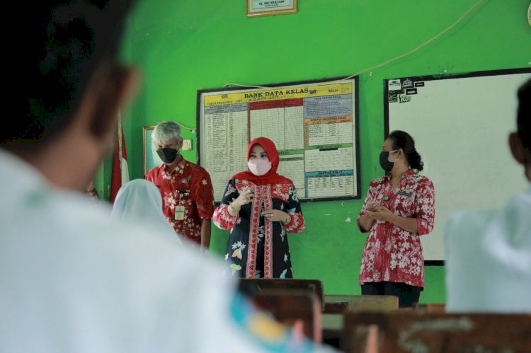 Monitoring PTM Secara Langsung, Bupati Klaten Tekankan Disiplin Prokes