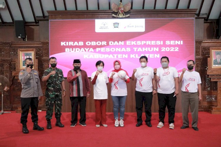 Bupati Klaten Terima Kirab Obor dari Kabupaten Boyolali dalam rangka Pekan Spesial Olimpiade Nasional SOINA 2022