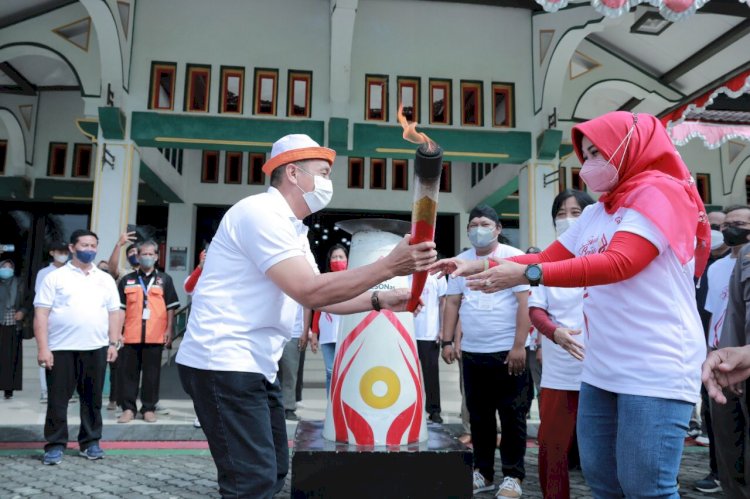 Bupati Klaten Terima Kirab Obor dari Kabupaten Boyolali dalam rangka Pekan Spesial Olimpiade Nasional SOINA 2022