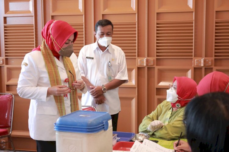 Bupati Klaten Tinjau Langsung Pelaksanaan Vaksin Booster Untuk Masyarakat Umum 