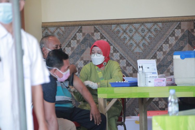 Bupati Klaten Tinjau Langsung Pelaksanaan Vaksin Booster Untuk Masyarakat Umum 