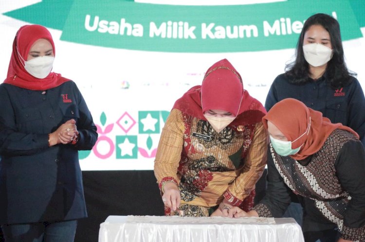 Bupati Klaten Membuka Acara UMKM Festival di Joglo Tumiyana