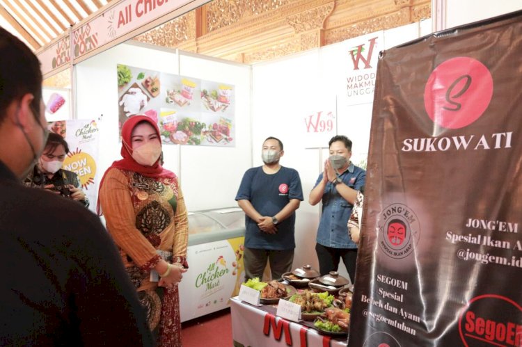 Bupati Klaten Membuka Acara UMKM Festival di Joglo Tumiyana