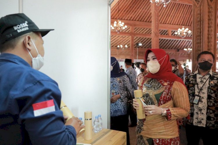 Bupati Klaten Membuka Acara UMKM Festival di Joglo Tumiyana