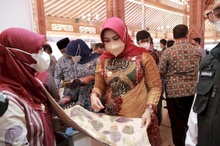 Bupati Klaten Membuka Acara UMKM Festival di Joglo Tumiyana