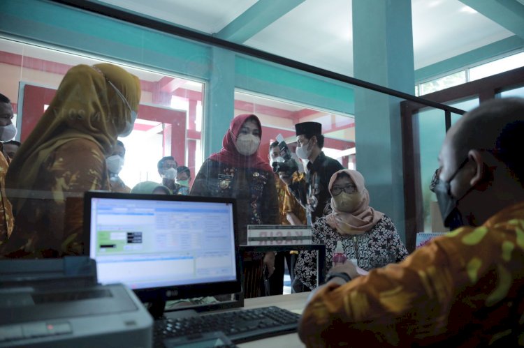 Bupati Klaten Serahkan Bantuan DAPM dan BLT DD Bagi Warga Prambanan 