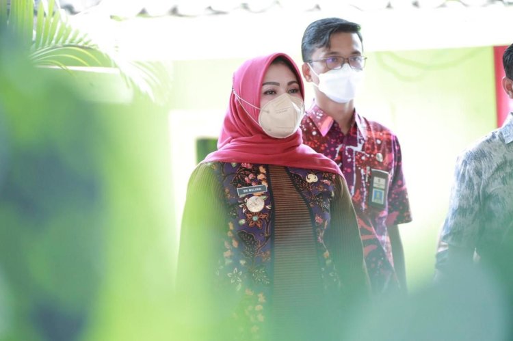 Bupati Klaten Serahkan Bantuan DAPM dan BLT DD Bagi Warga Prambanan 