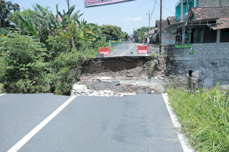 Bupati Klaten Tinjau Langsung Jembatan Runtuh Kadirejo, Karanganom