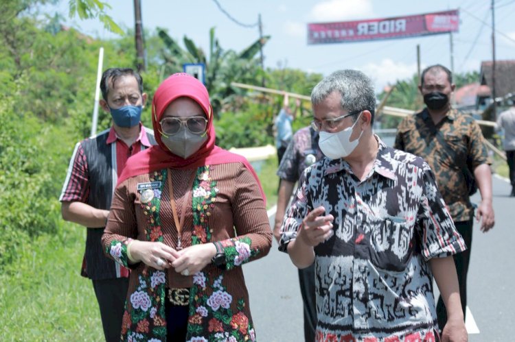 Bupati Klaten Tinjau Langsung Jembatan Runtuh Kadirejo, Karanganom