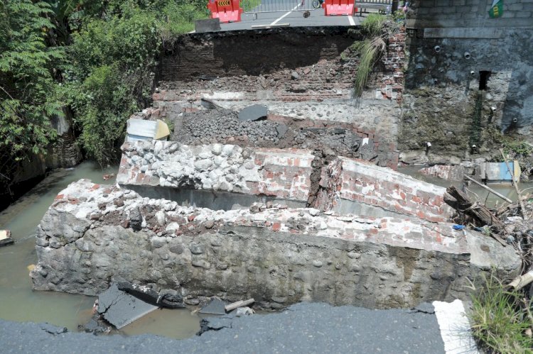 Bupati Klaten Tinjau Langsung Jembatan Runtuh Kadirejo, Karanganom