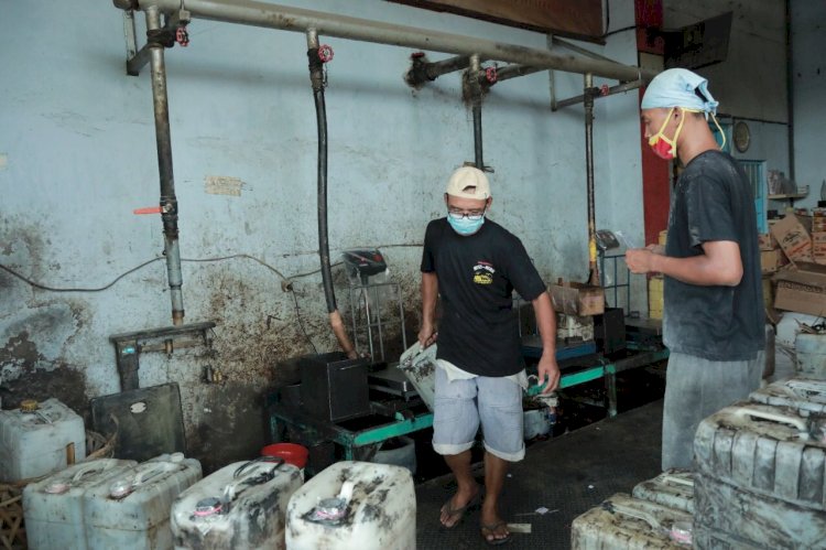 Minyak Goreng Curah Mulai Langka, Pemkab Klaten Bersama Polres Klaten Lakukan Sidak Ke Distributor 