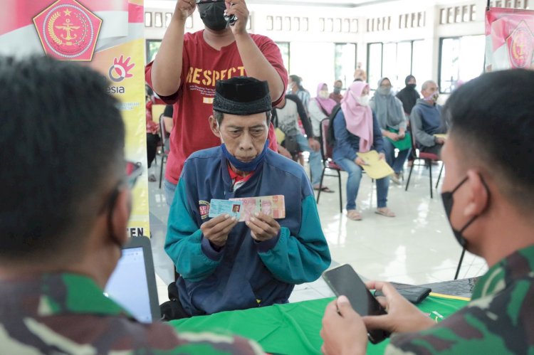 Bersama Dandim 0723 Klaten, Bupati Klaten Meninjau Secara Langsung Penyaluran BTPKLWN